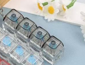 Light-Up Decompression Mechanical Keyboard With Light Pressing Keychain