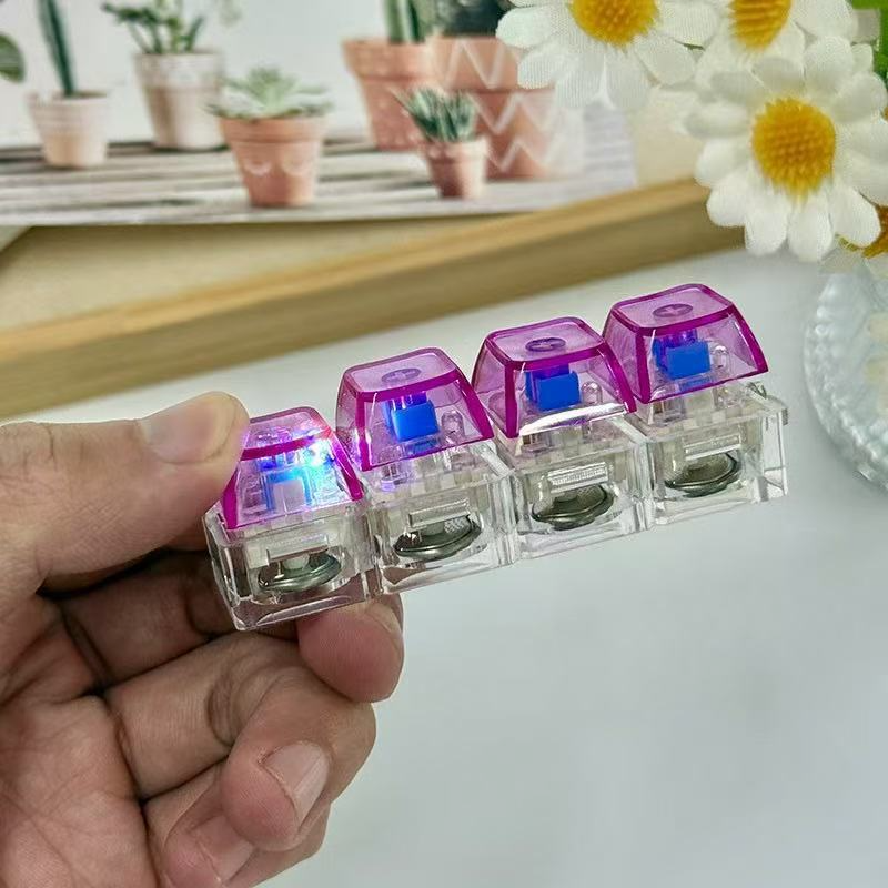 Light-Up Decompression Mechanical Keyboard With Light Pressing Keychain